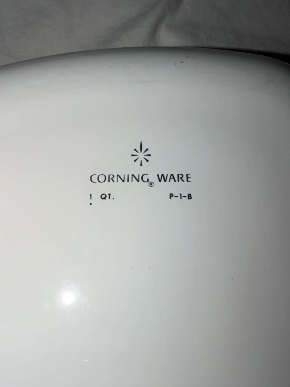 Corning ware 1 quart casserole dish with lid P-1-B